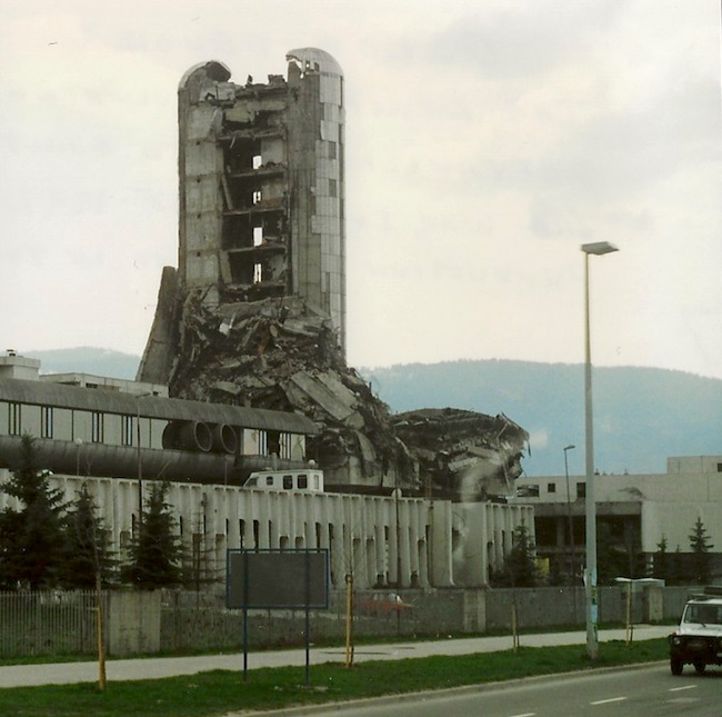 photo of the severely damaged building where the newspaper Oslobođenje had its offices